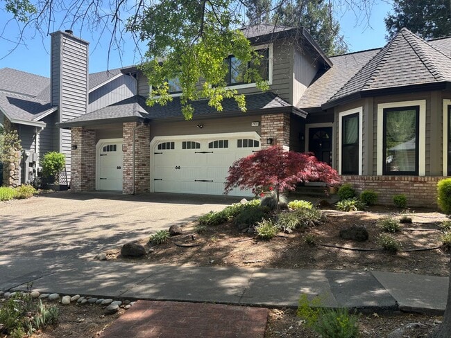 Large 4 Bedroom 3 bath Home, Plus Bonus Ro... - Large 4 Bedroom 3 bath Home, Plus Bonus Ro...