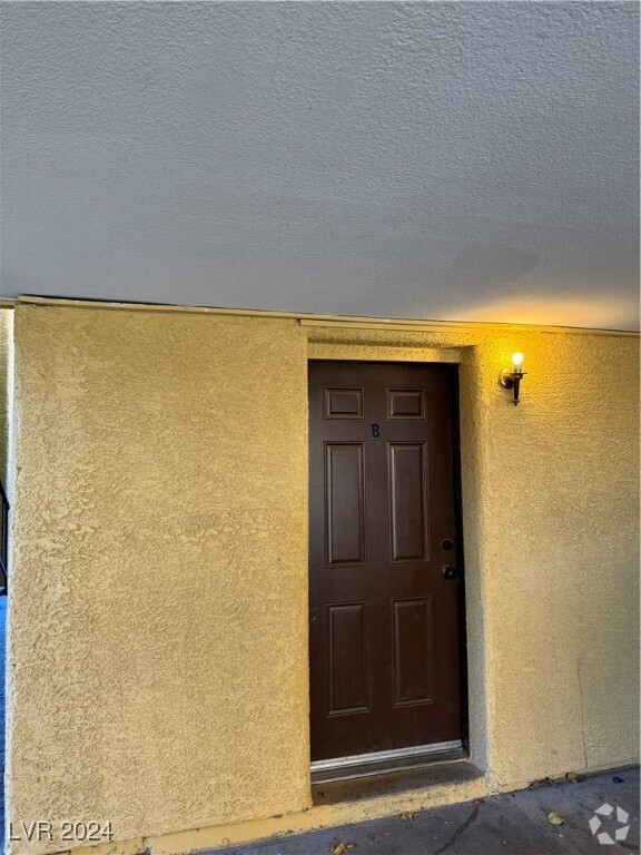 Building Photo - 1447 Hialeah Dr Unit B Rental