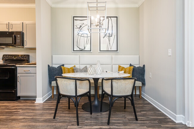2BR, 2BA - 987SF