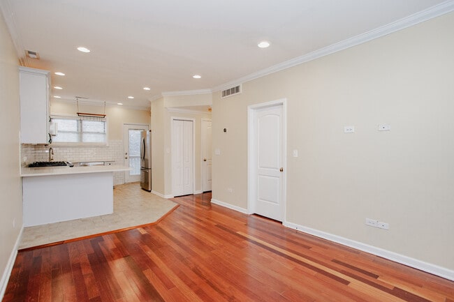 Photo - 1362 W Greenleaf Ave Unit 1362 W. Greenleaf, 3A