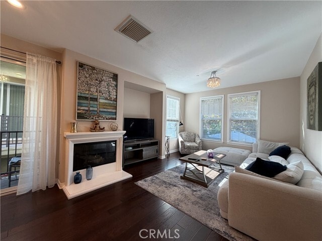 Photo - 615 W 1st St