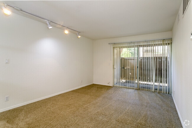 2BR, 1BA - 918SF - The Drake and Anderson Court