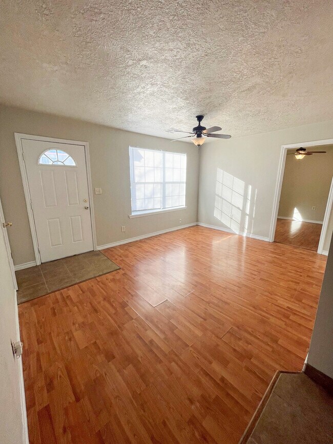Photo - 1403 NW Hoover Ave
