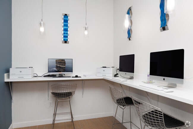 Business Center - Cape Trails