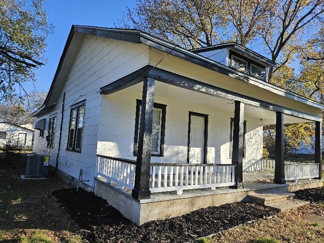 Photo - 715 E Church St