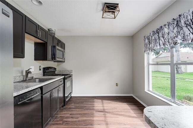 Photo - 1551 41st Ave Dr E