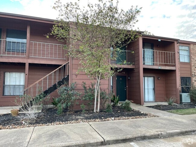 Building Photo - AUGUST MOVE IN - 2 Bedroom 2 Bathroom on t... Unit 142 Rental