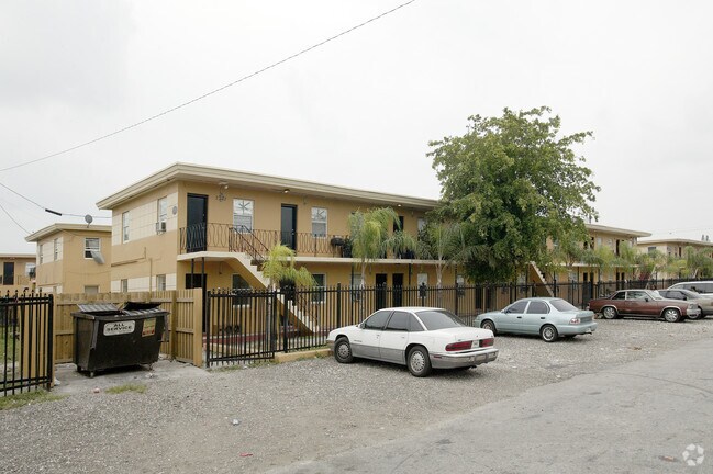 2740 NW 42nd St - Hampton House Apartments