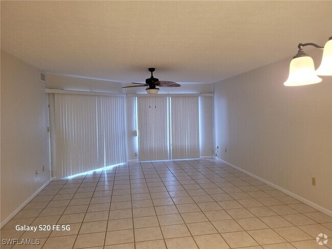 Building Photo - 4019 SE 20th Pl Unit 303 Rental