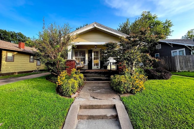 Photo - 1840 E 16th St Casa