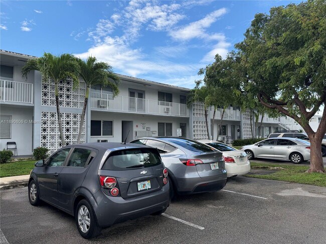 Photo - 2020 NE 51st Ct Unit 111