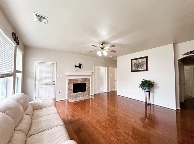 11815 Champions Grove Ln