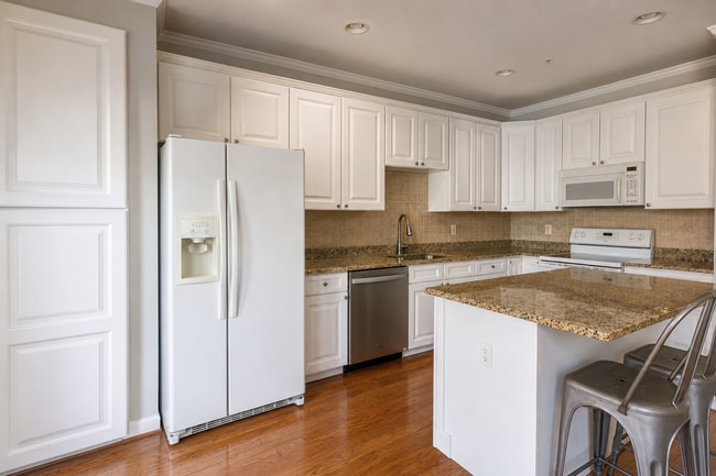 Photo - 2086 Clipper Park Rd