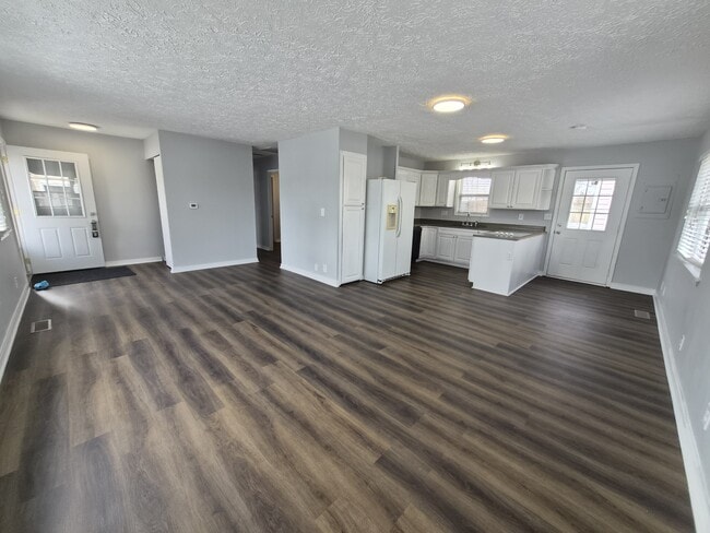 Photo - 484 Carol Dr