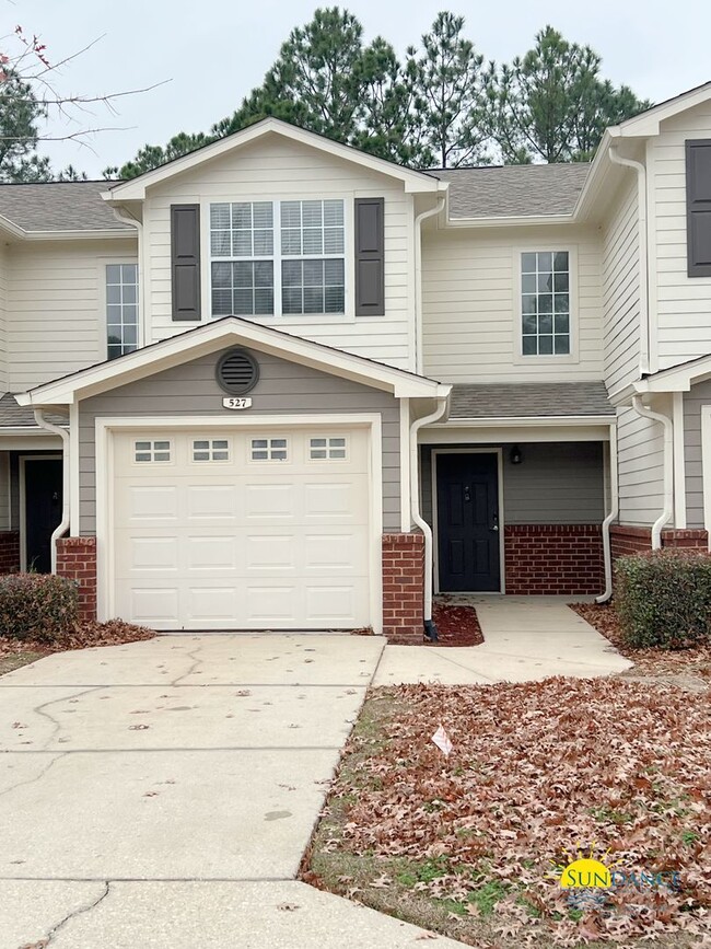 Great 2 Bedroom Townhouse in Crestview! - Great 2 Bedroom Townhouse in Crestview!