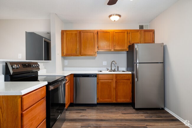 1BR, 1BA - 675SF - Kitchen