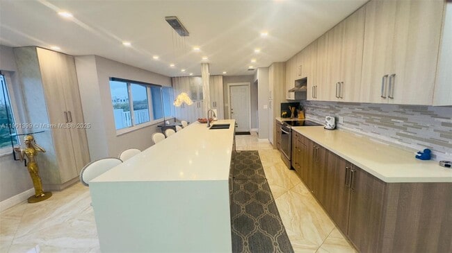 Photo - 329 SE 3rd St Unidad 502S