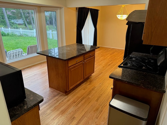 Photo - 2884 E Eisenhower Pky