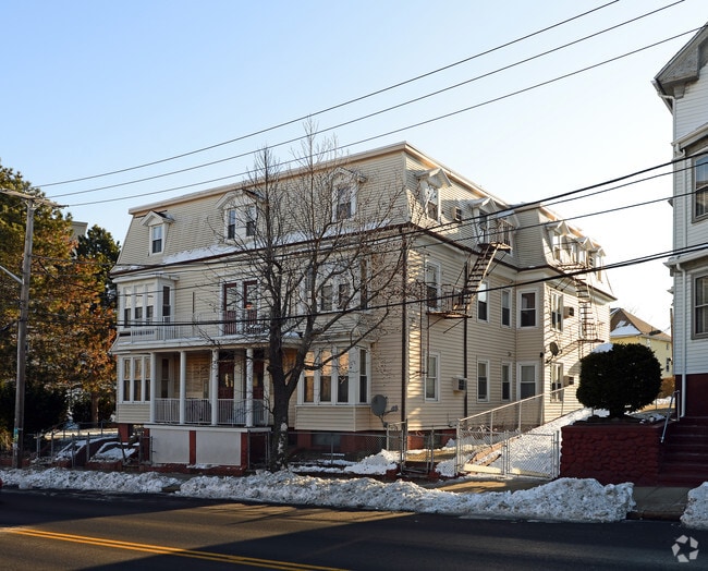 Primary Photo - 22-24 Pocasset Ave