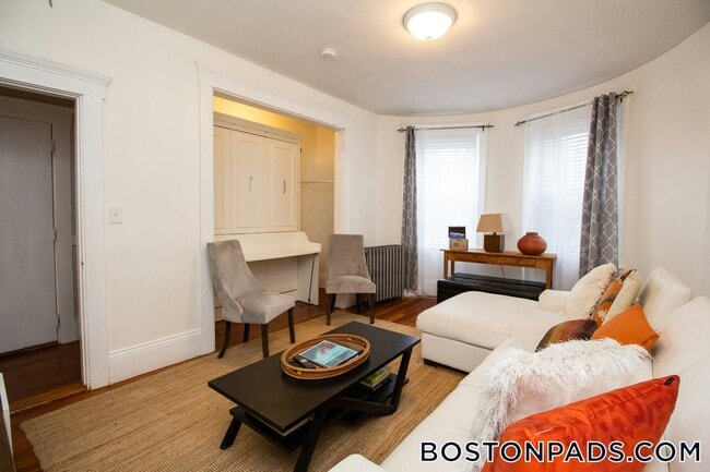 Building Photo - 636 Washington St Rental