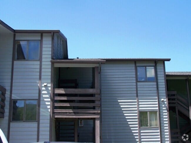 Building Photo - Great location, nice condo, second Floor