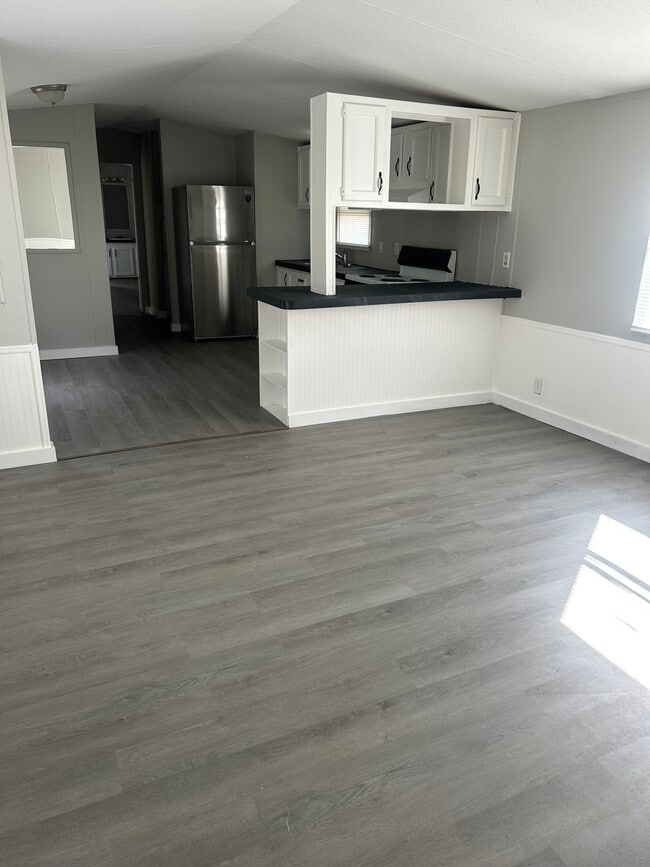 Sala de estar en la cocina - 467 Vanzant Rd