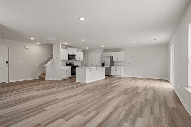 Photo - 215 Deskin Ln