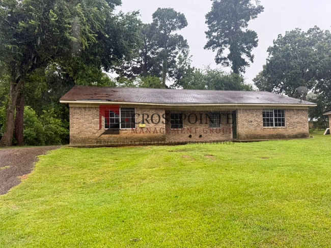 Building Photo - AVAILABLE! 2 Bedroom, 1 Bathroom Duplex in Longview!
