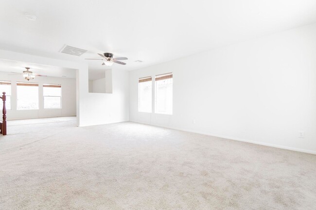 Building Photo - Huge 4 bedroom, 2.5 bath house in Summerlin!