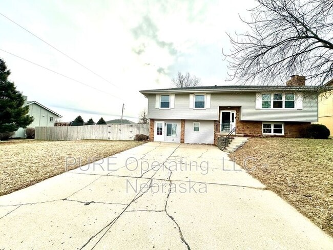 Photo - 20215 Pinkney St