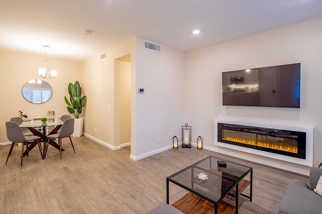 Photo - 251 S Green Valley Pky Unidad 2721