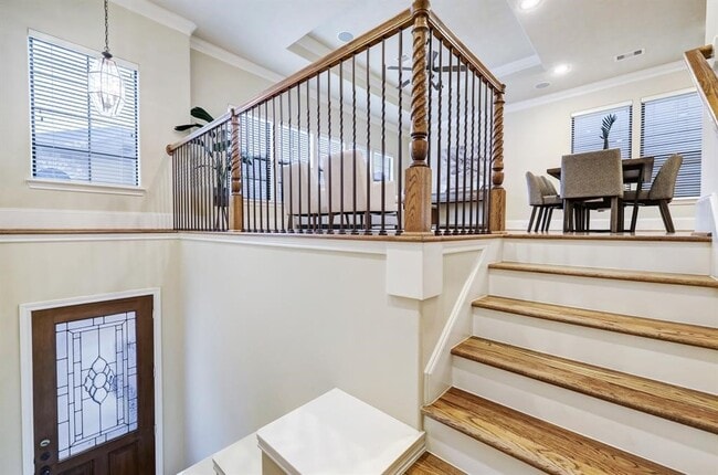 Photo - 1308 Studer St