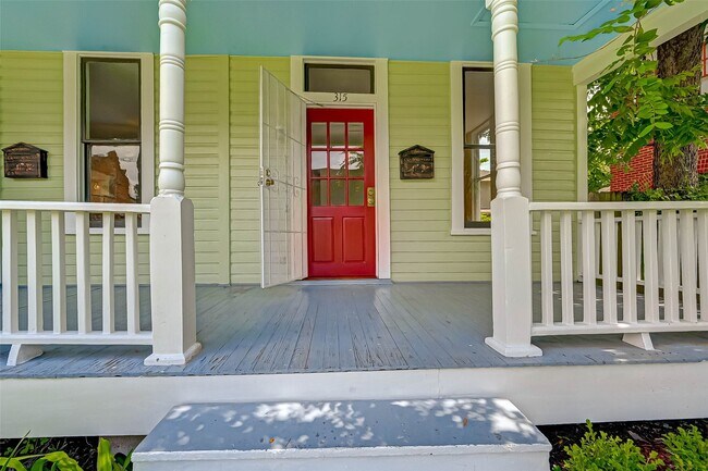 Photo - 315 E 15th St