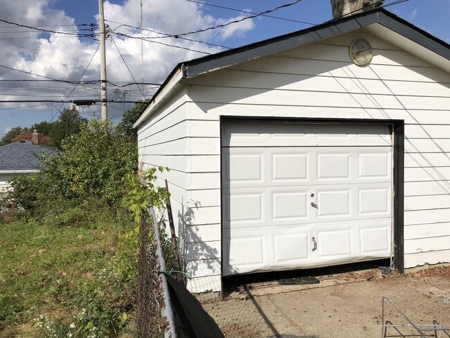 Photo - 2806 Klusner Ave