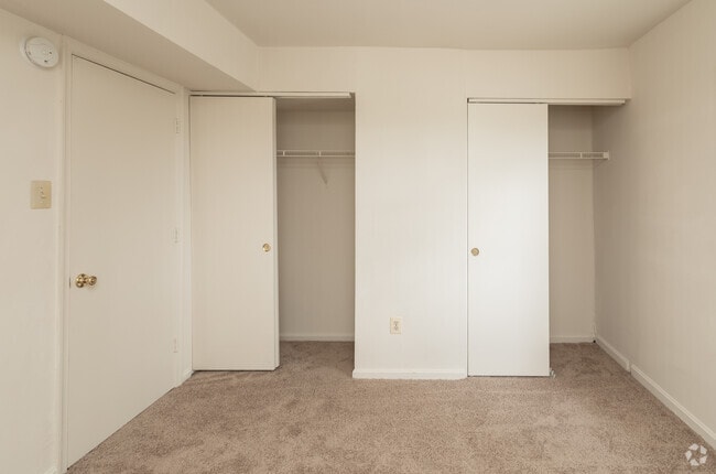 3BR, 2BA - 1189 SF