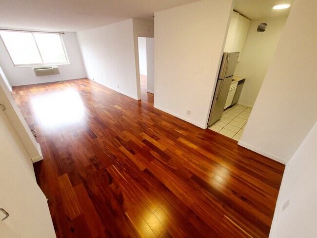 Photo - 118-17 Union Turnpike