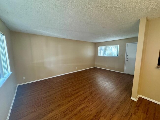 Photo - 8905 Parkfield Dr Unit 102