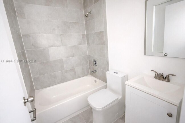 Photo - 402 NW 12th Ave Unidad 104