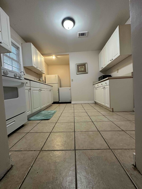 Photo - 788 Parsons St SW