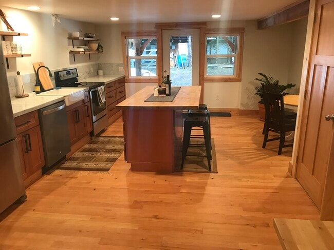 Photo - 1002 Jessup Road