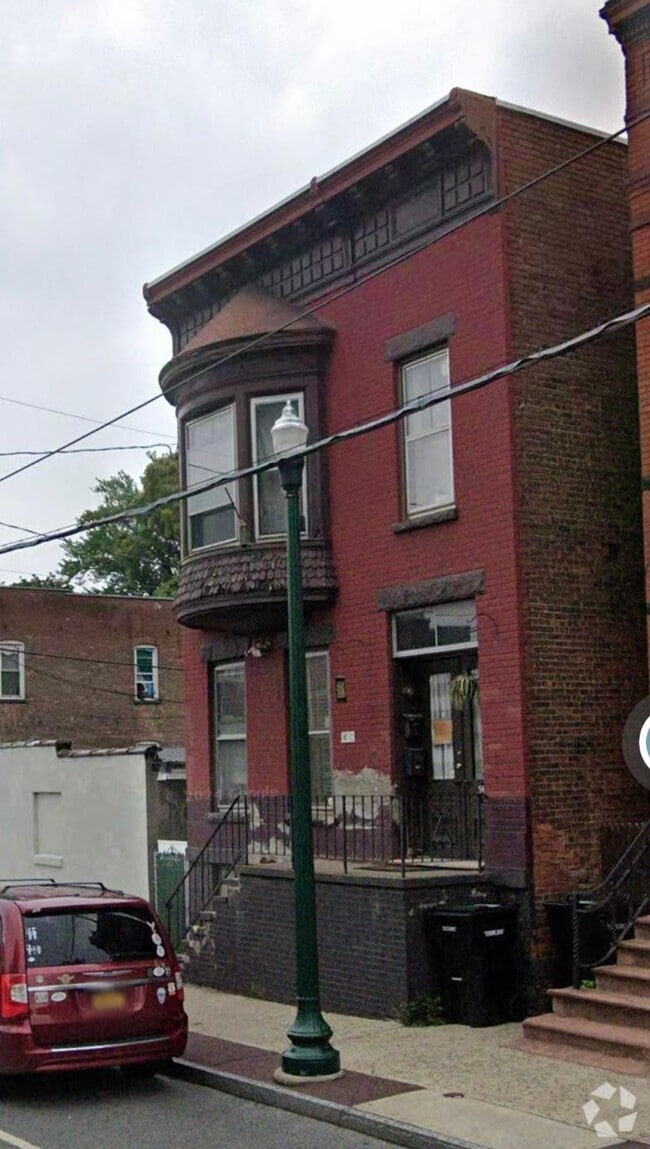 Building Photo - 542 1st St Unit 2 Rental
