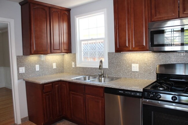 Photo - 709 N Claremont St Unidad 709 N Claremont St