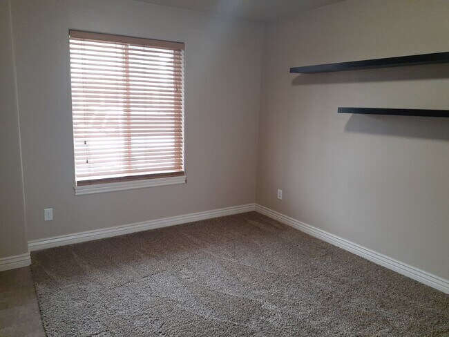 Photo - 2 bed 1.5 bath Lincoln Park Townhome!