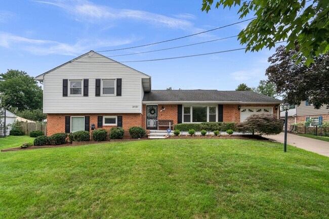 Building Photo - 3BD/2.5BA - Silver Spring Split Level - Move-In Ready
