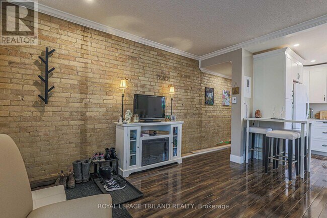 Photo - 713 King St Unit 1