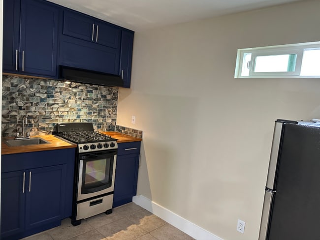 941 2nd St Unit B