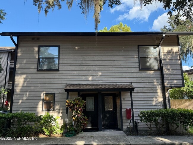 Building Photo - 1604 Arcadia Dr Unit 101