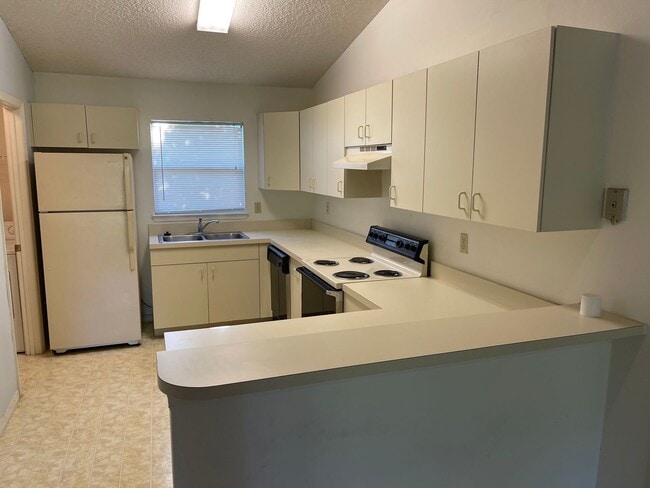 ANNUAL RENTAL - OASIS-2 BED 2 BATH 2ND FLOOR - ANNUAL RENTAL - OASIS-2 BED 2 BATH 2ND FLOOR Unit 2224