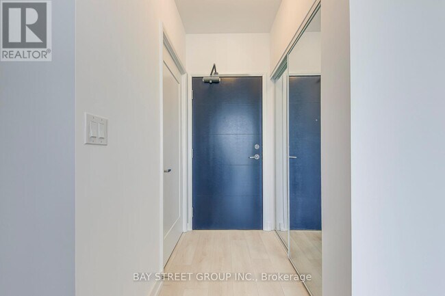 Photo - 75 James St S Unit 1504
