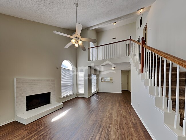 Photo - 830 Greenridge Dr